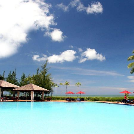 Miri Marriott Resort & Spa Exterior photo The pool at the Royal Island Resort and Spa