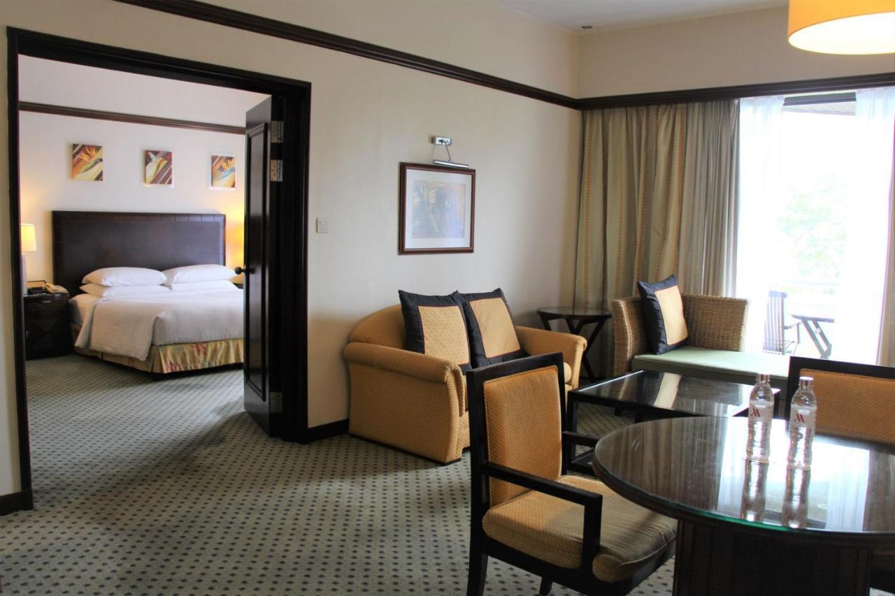 Miri Marriott Resort & Spa Exterior photo A suite at the Shangri-La Hotel, Kuala Lumpur