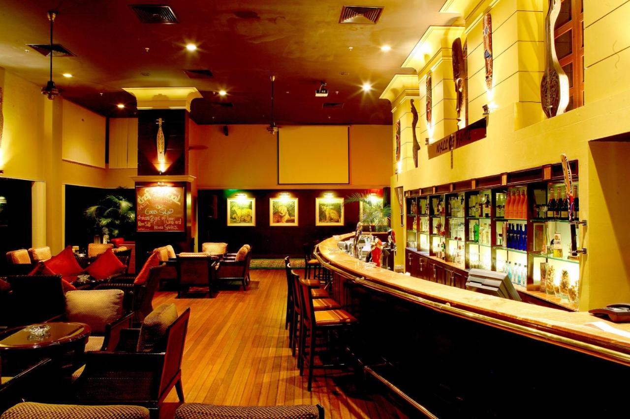 Miri Marriott Resort & Spa Exterior photo The bar at the hotel