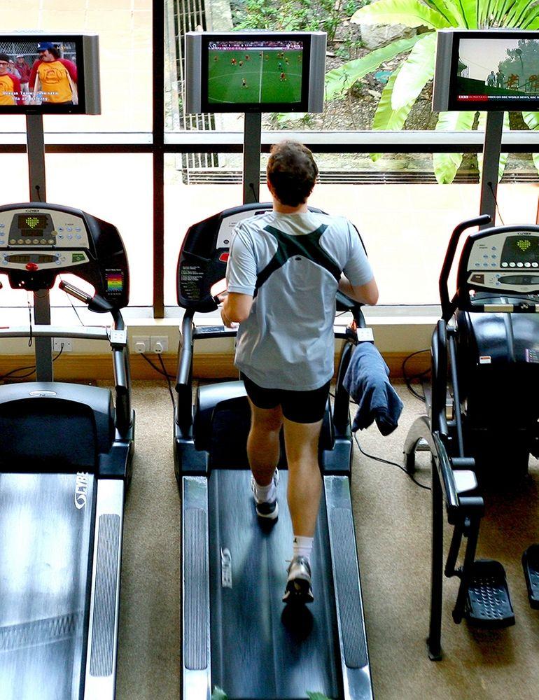 Miri Marriott Resort & Spa Exterior photo A treadmill in use