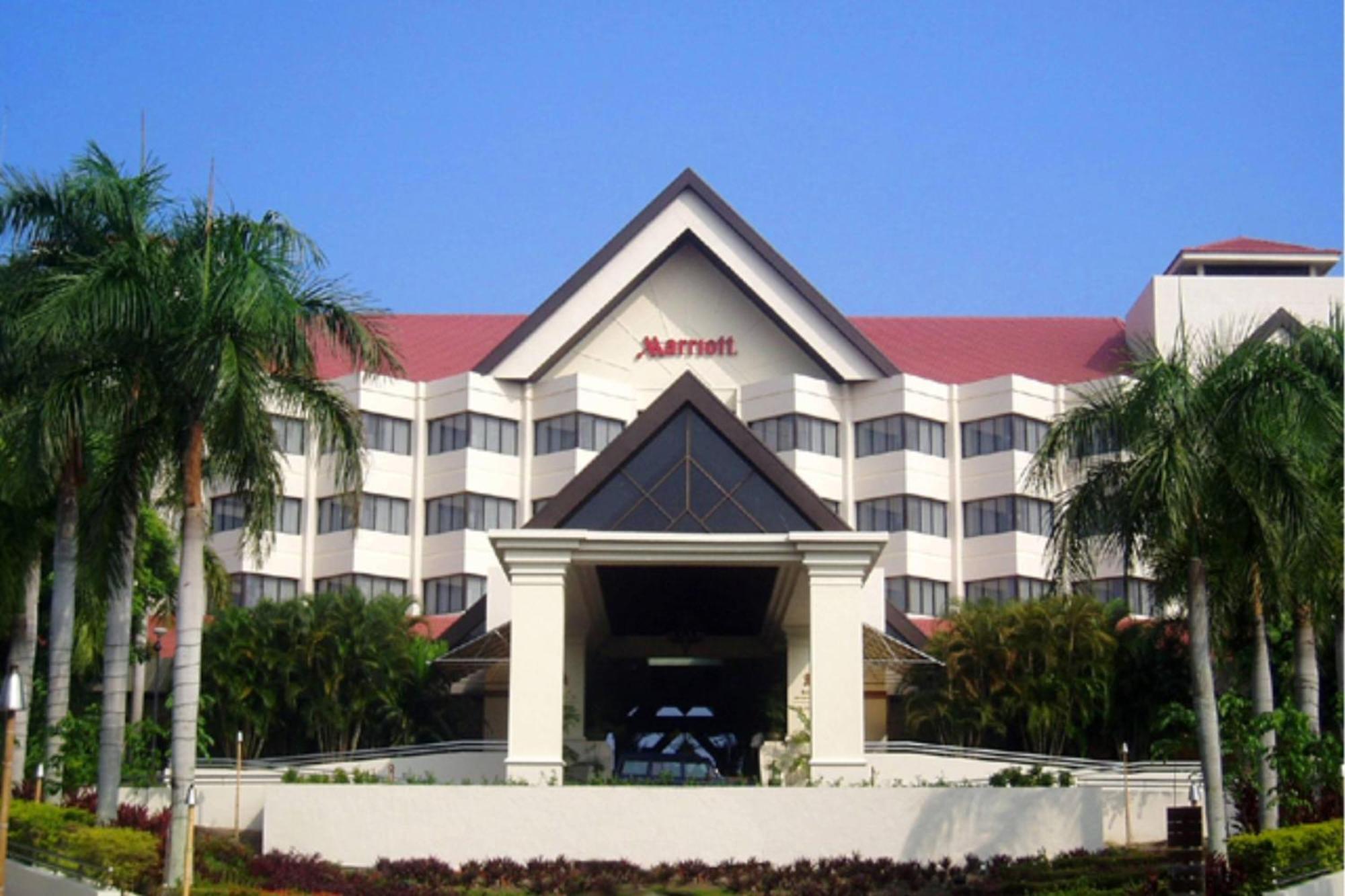 Miri Marriott Resort & Spa Exterior photo The hotel's main entrance
