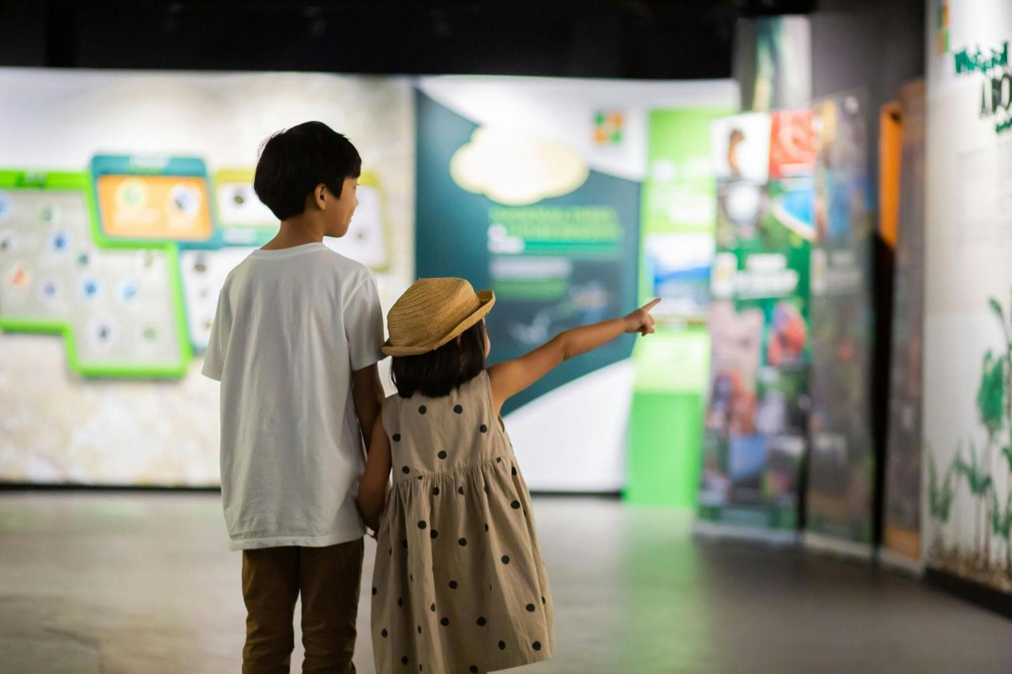 Miri Marriott Resort & Spa Exterior photo Children at the museum