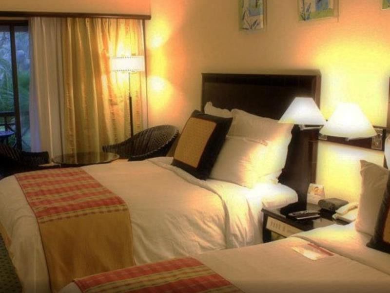 Miri Marriott Resort & Spa Exterior photo A room at the hotel